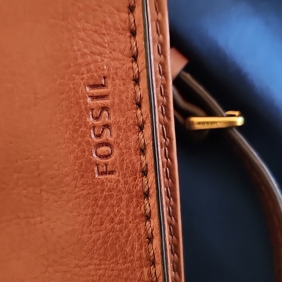 Fossil Shoulder Bag - Picture 4 of 9